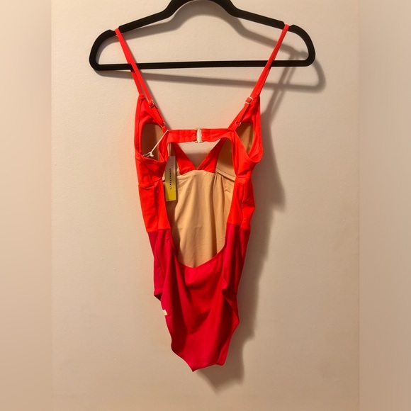 Summersalt | The Wave One Piece Swimsuit | Size 8 | New With Tags! - Picture 9 of 9